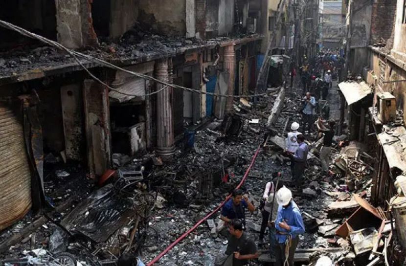 ২০১৯ সালের ২০ ফেব্রুয়ারি পুরান ঢাকার চকবাজারের চুড়িহাট্টায় ভয়াবহ আগুনের পরের চিত্র।  ছবি : সংগৃহীত