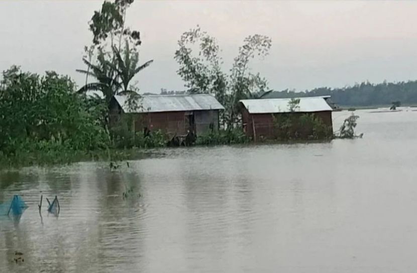 অতিবৃষ্টিতে বন্যার শঙ্কা