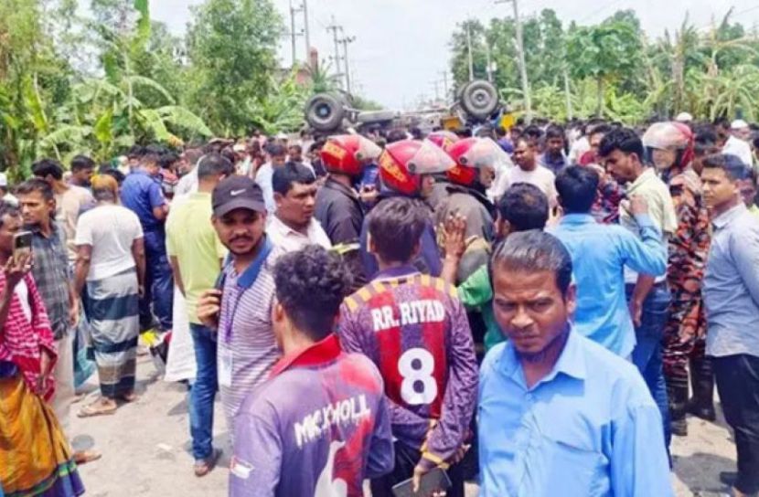 ময়মনসিংহে ট্রাক-অটোরিকশা সংঘর্ষে তিন নারী নিহত