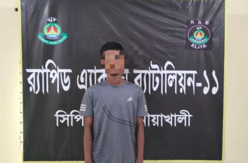 নোয়াখালীতে ৪২ বোতল বিদেশি মদসহ ১১ মামলার আসামি গ্রেপ্তার