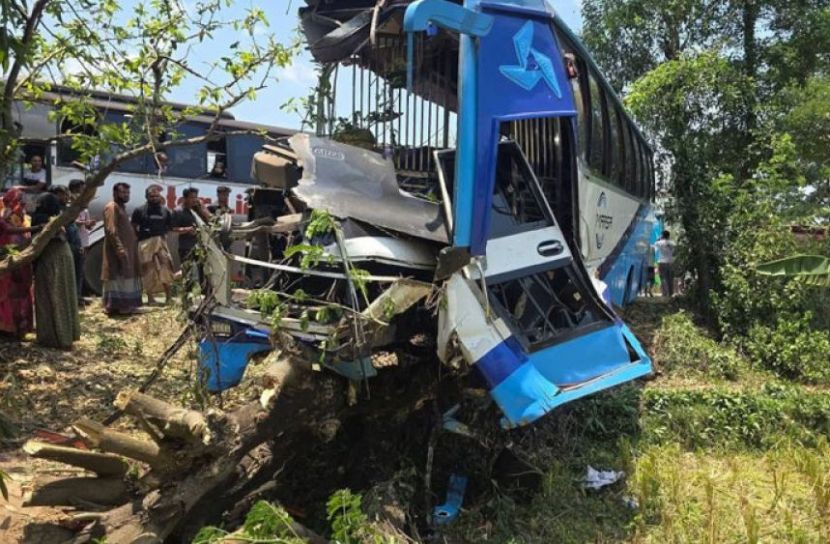 চট্টগ্রাম-কক্সবাজার মহাসড়কে দুই বাসের মুখোমুখি সংঘর্ষে নিহত ৪