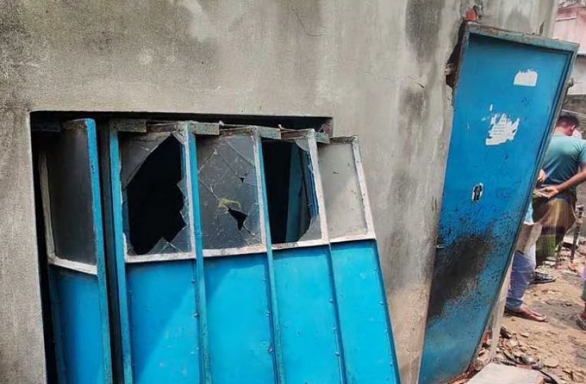 ফতুল্লায় গ্যাস বিস্ফোরণ: বাবা ও বোনের পর চলে গেল ছোট্ট মুন্না