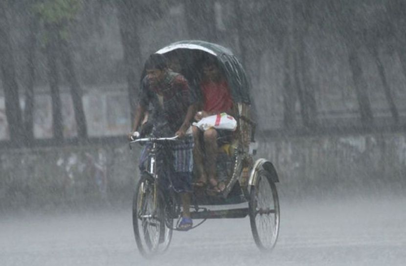 ঢাকায় ৬ ঘণ্টায় ৫৯ মিমি বৃষ্টি, নদীবন্দরে সতর্কতা