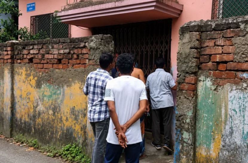মাদারীপুরে আত্মীয়ের বাড়ি থেকে সন্তানসহ দম্পতির লাশ উদ্ধার