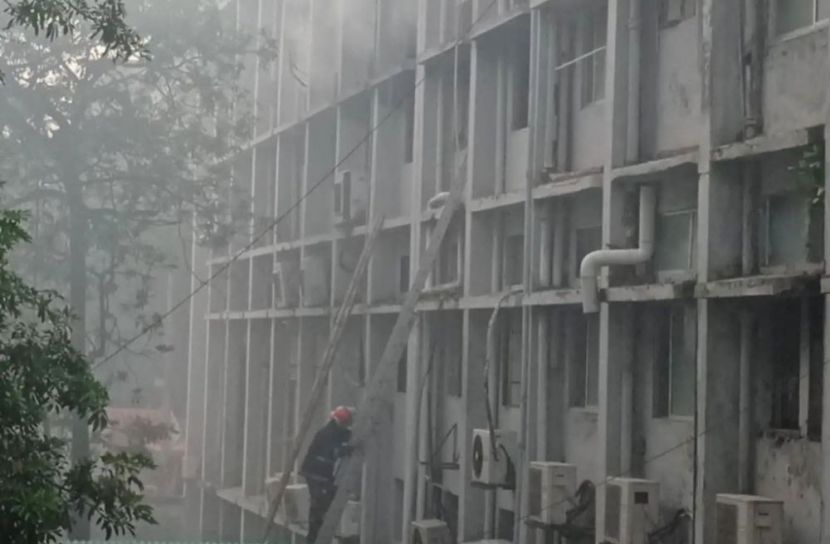 খুলনা মেডিক্যালে আগুন: অতঙ্কে আহত ৫