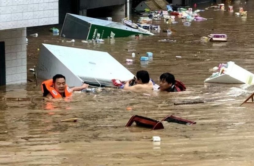 চীনে ভারি বৃষ্টিতে বন্যায় ২১ মৃত্যু