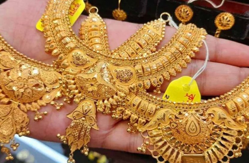 স্বর্ণের দাম ভরিতে কমেছে দুই হাজার টাকার বেশি