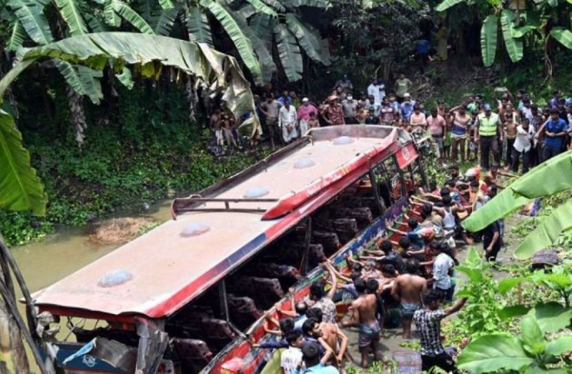 কুষ্টিয়ায় যাত্রীবাহী বাস ও ট্রাকের সংঘর্ষে নিহত ৪