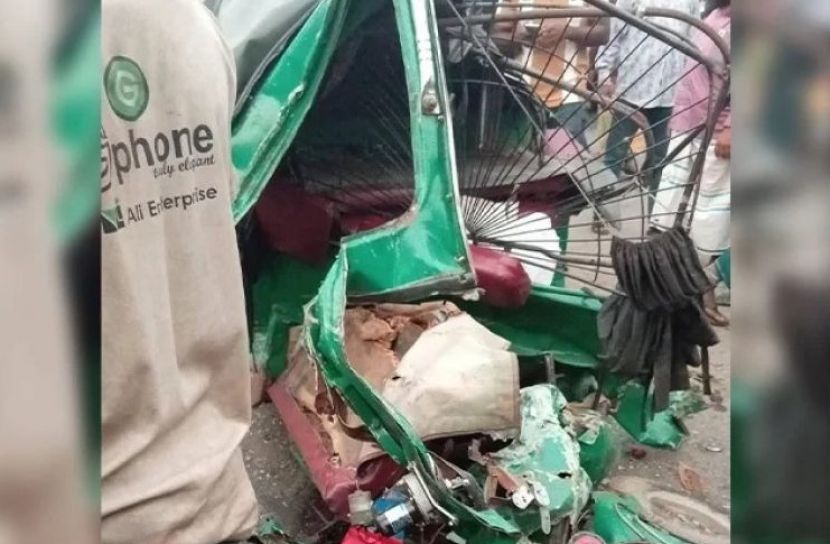 সিরাজগঞ্জে বাসের ধাক্কায় অটোরিকশার ৩ যাত্রী নিহত 