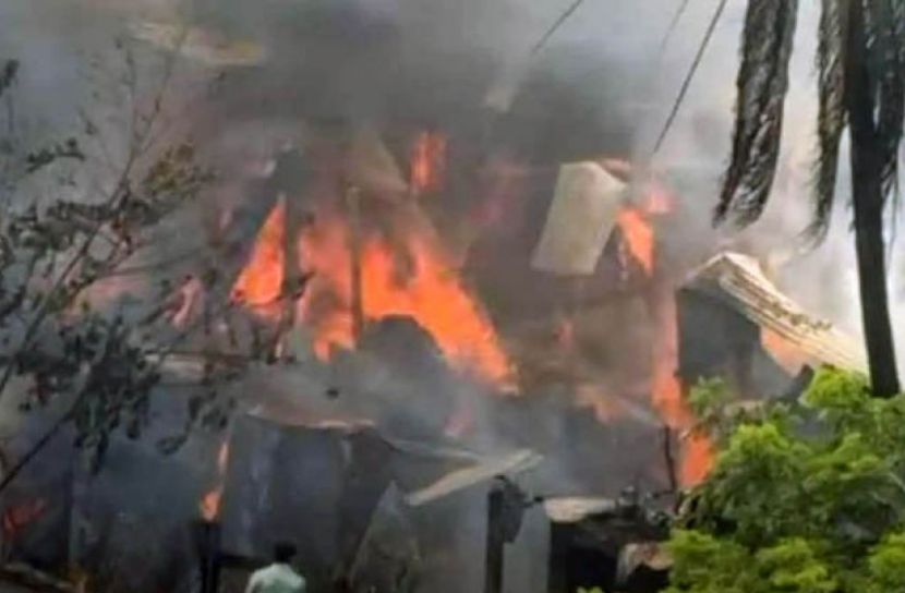 চট্টগ্রামের বস্তিতে ভয়াবহ আগুন