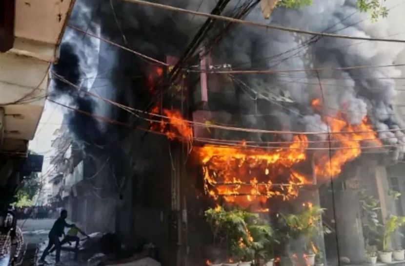 নয়াদিল্লির হোটেল-রেস্তোরাঁয় আগুন, নিহত ২১