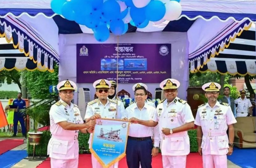 নৌবাহিনীতে যুক্ত ৭০ টনের ফ্লোটিং ক্রেন ‘বিএনএফসি বলীয়ান’
