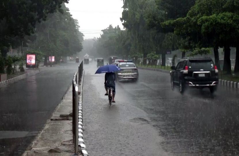 আজ রাতেই ১৮ জেলায় ঝড়-বৃষ্টির আশঙ্কা