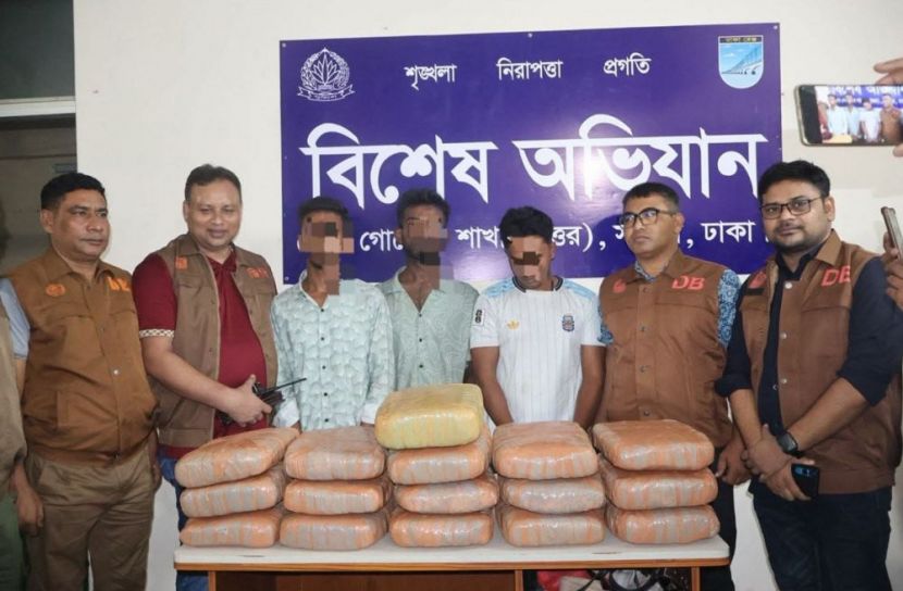 সাভারে ডিবির জালে ৪০ কেজি গাঁজা, আটক ৩