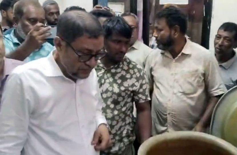 নোয়াখালী জেনারেল হাসপাতালে হঠাৎ স্বাস্থ্যমন্ত্রী, তত্ত্বাবধায়ক ক্লোজড