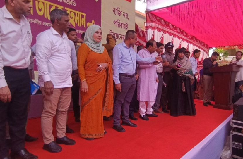 বোয়ালমারীতে ১২০ পরিবারের মাঝে ‘ফ্যামিলি কার্ড’ বিতরণ