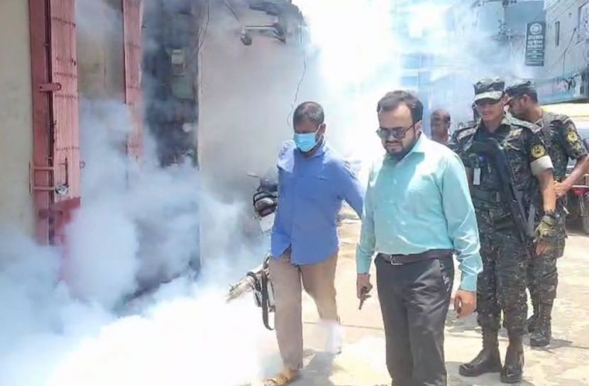 পরিচ্ছন্ন শহর গড়তে মাঠে জেলা প্রশাসন, ডেঙ্গু প্রতিরোধে লিফলেট বিতরণ