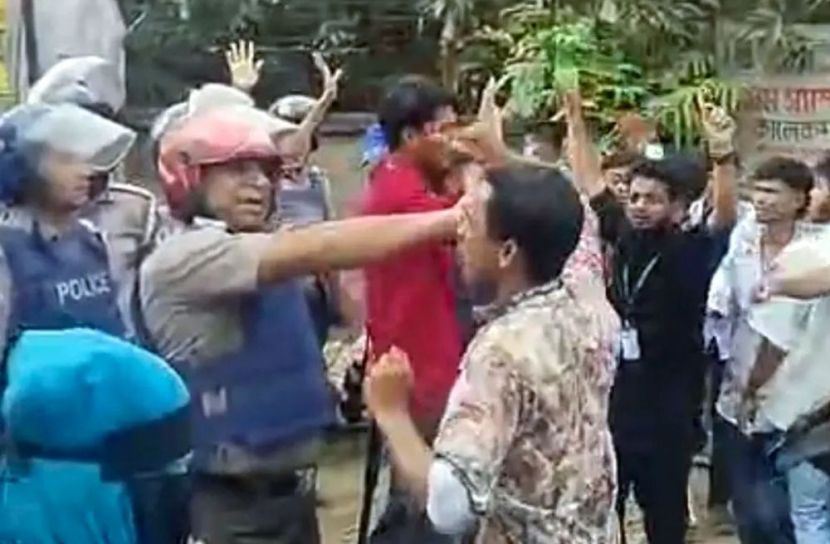গাজীপুরে শ্রমিকের মৃত্যু ঘিরে বিক্ষোভ, সড়ক অবরোধে টিয়ারশেল