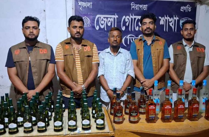 নোয়াখালীতে ৫৮ বোতল বিদেশি মদসহ কারবারি গ্রেপ্তার