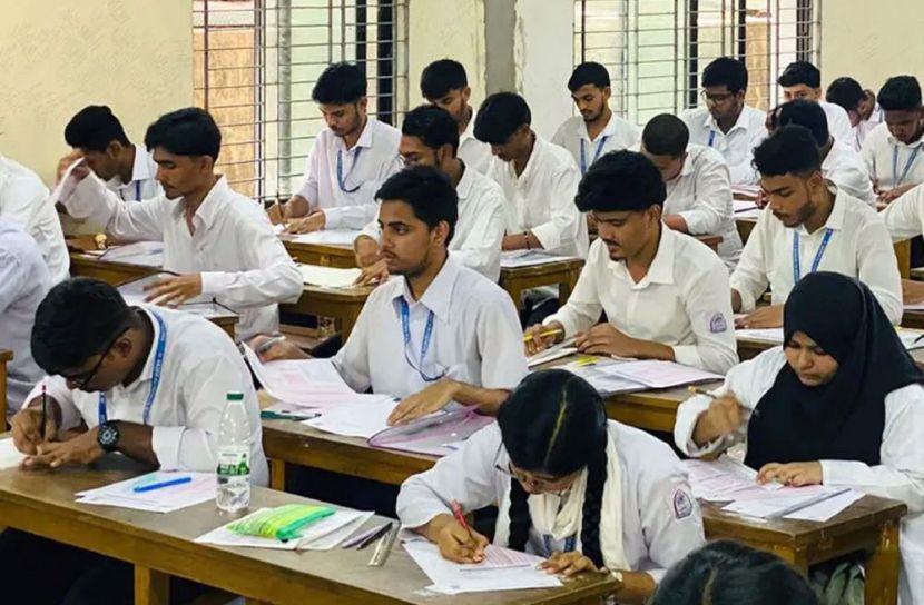 এইচএসসির দ্বিতীয় দিনে বহিষ্কার ১৭, অনুপস্থিত ২৭ হাজার