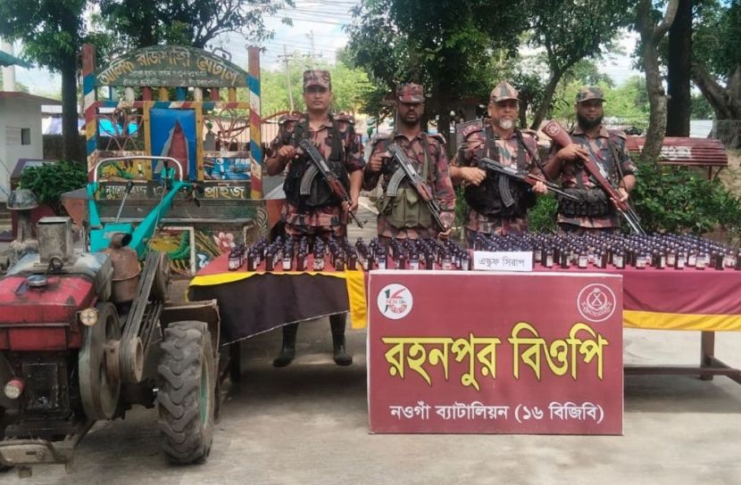 চাঁপাইনবাবগঞ্জ সীমান্তে ২৮৩ বোতল মাদক ও ট্রলি আটক 