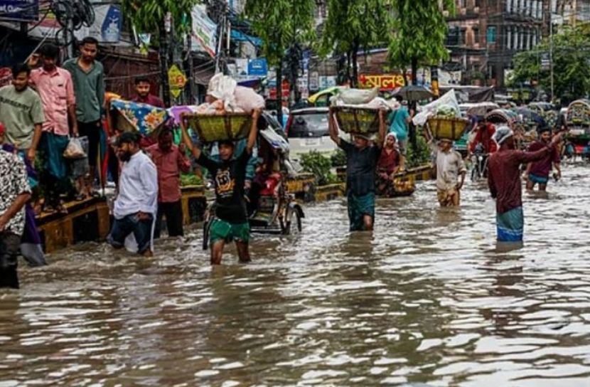 বৃষ্টিতে জলাবদ্ধ চট্টগ্রাম।