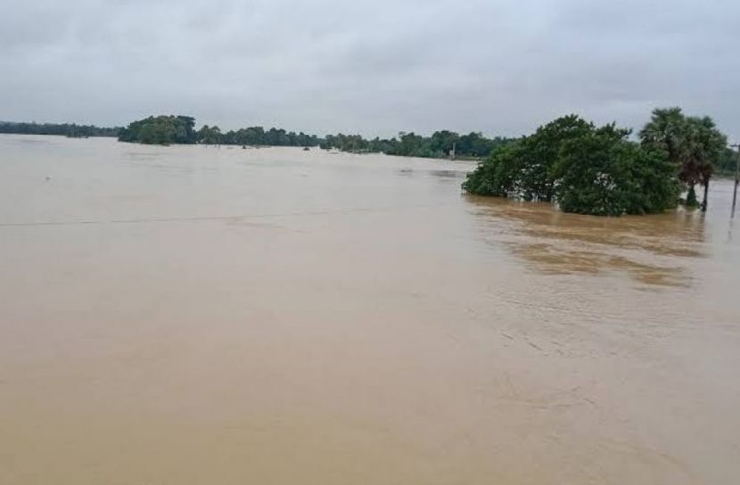 বৃদ্ধি পাচ্ছে পানি, তলিয়ে যাচ্ছে গোমতী নদীর চর