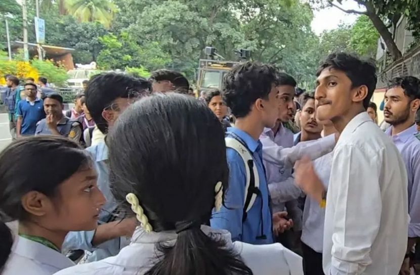 পদত্যাগের দাবি বাদ, ছয় দফা নিয়ে সচিবালয়ে শিক্ষার্থীদের প্রতিনিধি দল