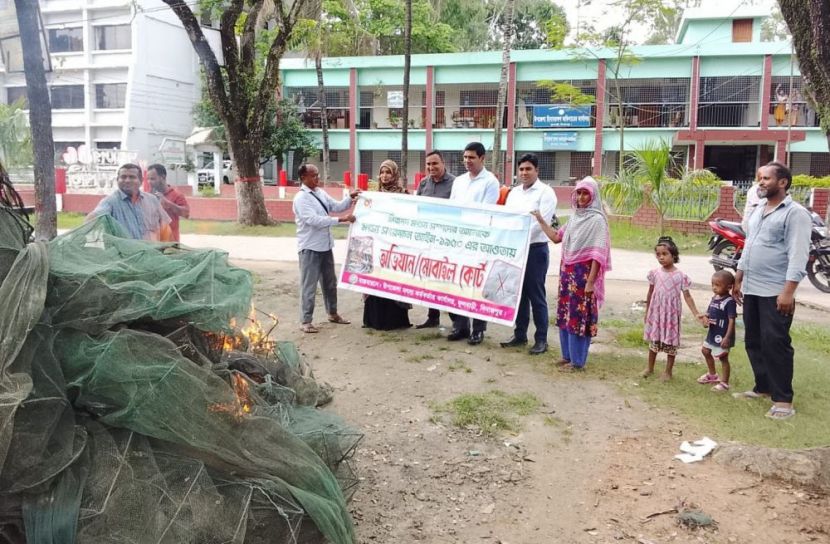 ফুলবাড়ীতে ১ লক্ষ টাকার কারেন্টজাল ধ্বংস