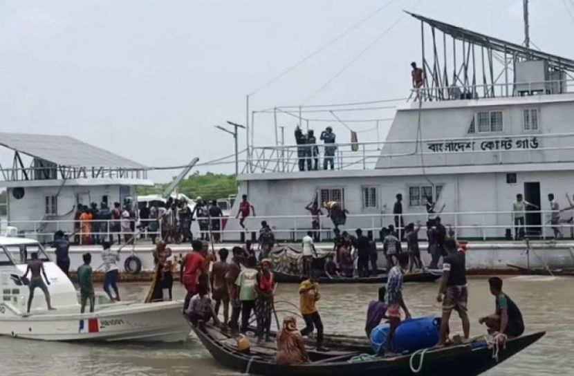 ৪ সমুদ্রবন্দরে ৩ নম্বর সতর্ক সংকেত  বহাল