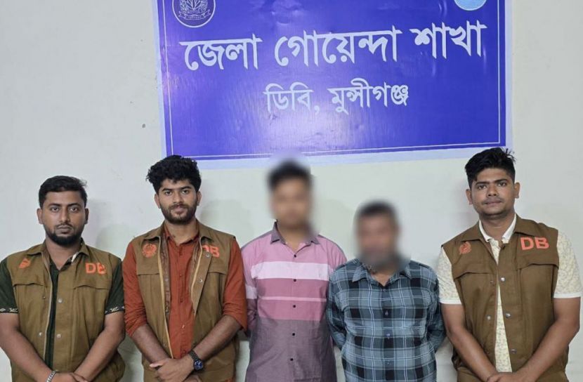 মুন্সীগঞ্জে ১ কেজি ৭০০ গ্রাম গাঁজাসহ দুই মাদক কারবারি গ্রেপ্তার