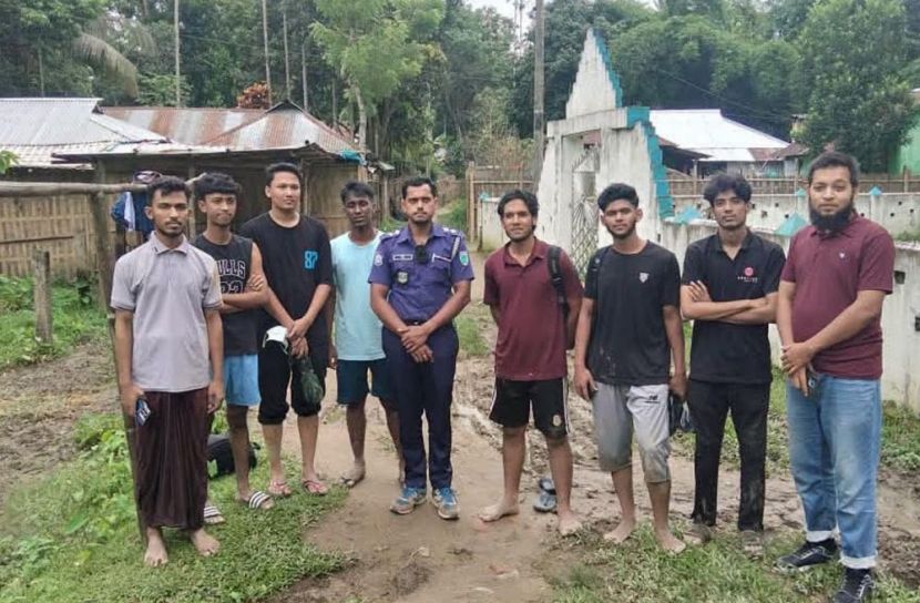 হামহাম জলপ্রপাতে আটকে পড়া ১০ শিক্ষার্থী উদ্ধার