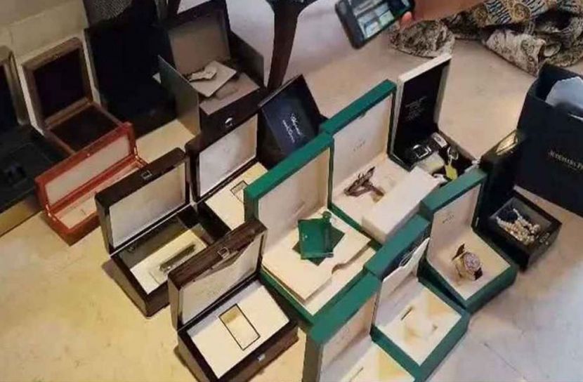 সাবেক ভূমিমন্ত্রীর ফ্ল্যাটে জব্দ দেড় হাজার বিলাসপণ্য