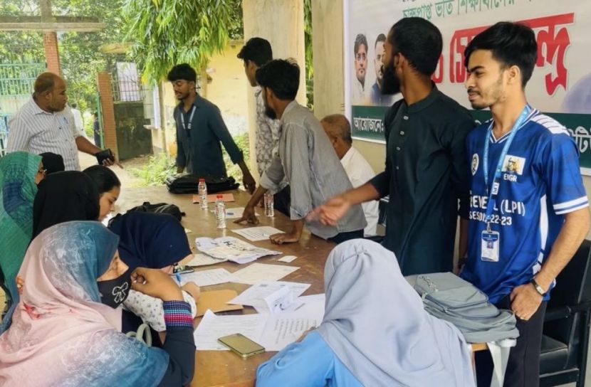 শিক্ষার্থীদের ভর্তি সহায়তায় ছাত্রদলের সেবাকেন্দ্র স্থাপন
