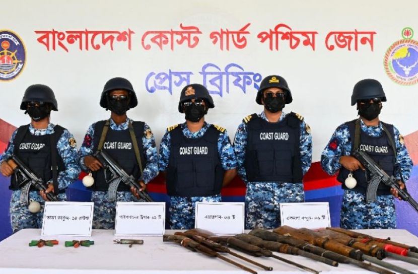 সুন্দরবনে বিপুল পরিমাণ অস্ত্র ও গোলাবারুদ উদ্ধার