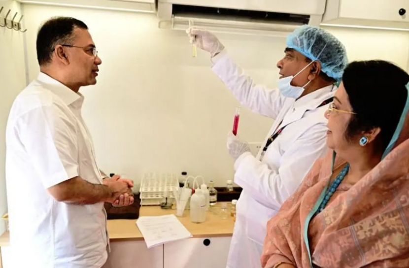 নিরাপদ খাদ্যের ভ্রাম্যমাণ ল্যাব পরিদর্শনে প্রধানমন্ত্রী