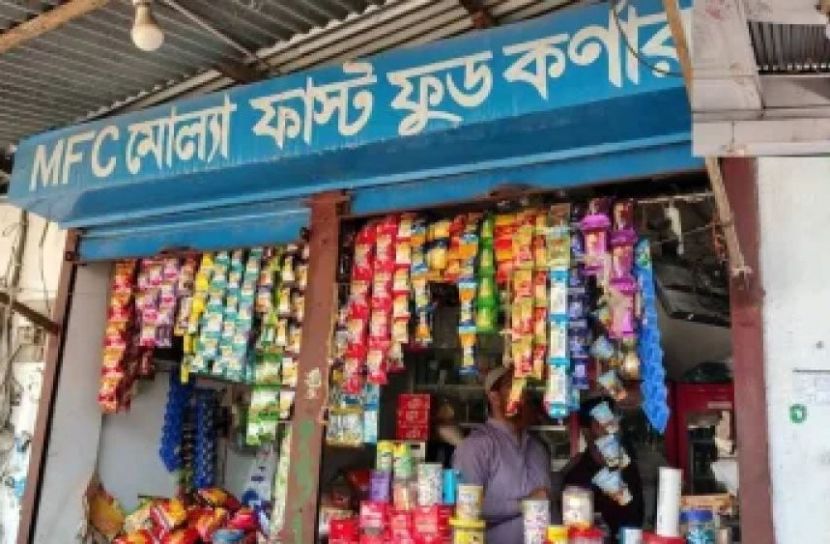 দোকানের সিসি ক্যামেরায় চুইংগাম লাগিয়ে মালামাল চুরি