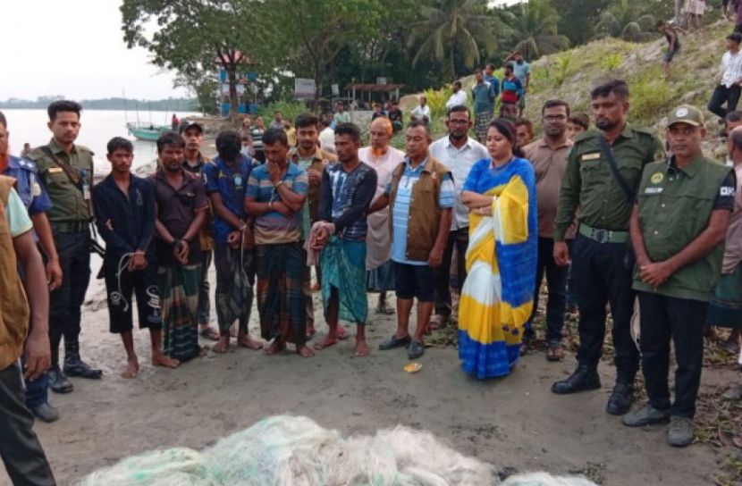 ৭৫ হাজার মিটার অবৈধ কারেন্ট জাল জব্দ, ৫ জেলের কারাদণ্ড
