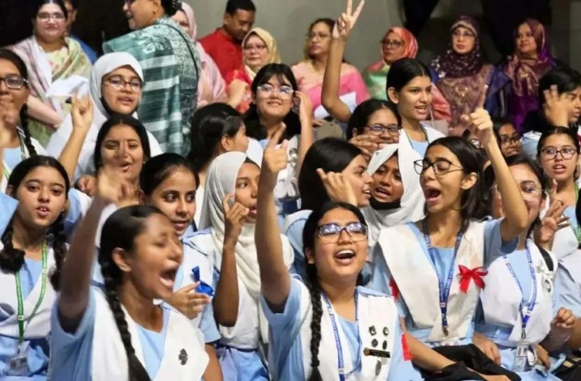 এইচএসসি ও সমমান পরীক্ষায় পাশের হারের সঙ্গে কমেছে জিপিএ