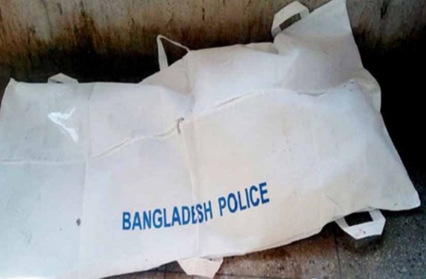 দারোয়ানকে হত্যা করে আকিজ বিড়ির গোডাউন লুট