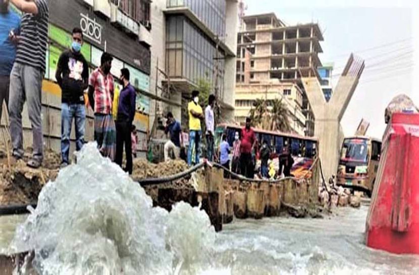 আগ্রাবাদে ওয়াসার জলস্রোত, যান চলাচল বন্ধ